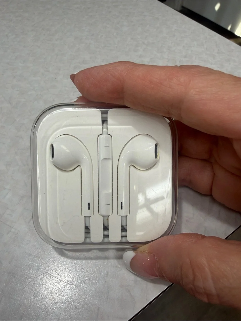 Apple Earbuds in Clear Case New 3.5 mm jack